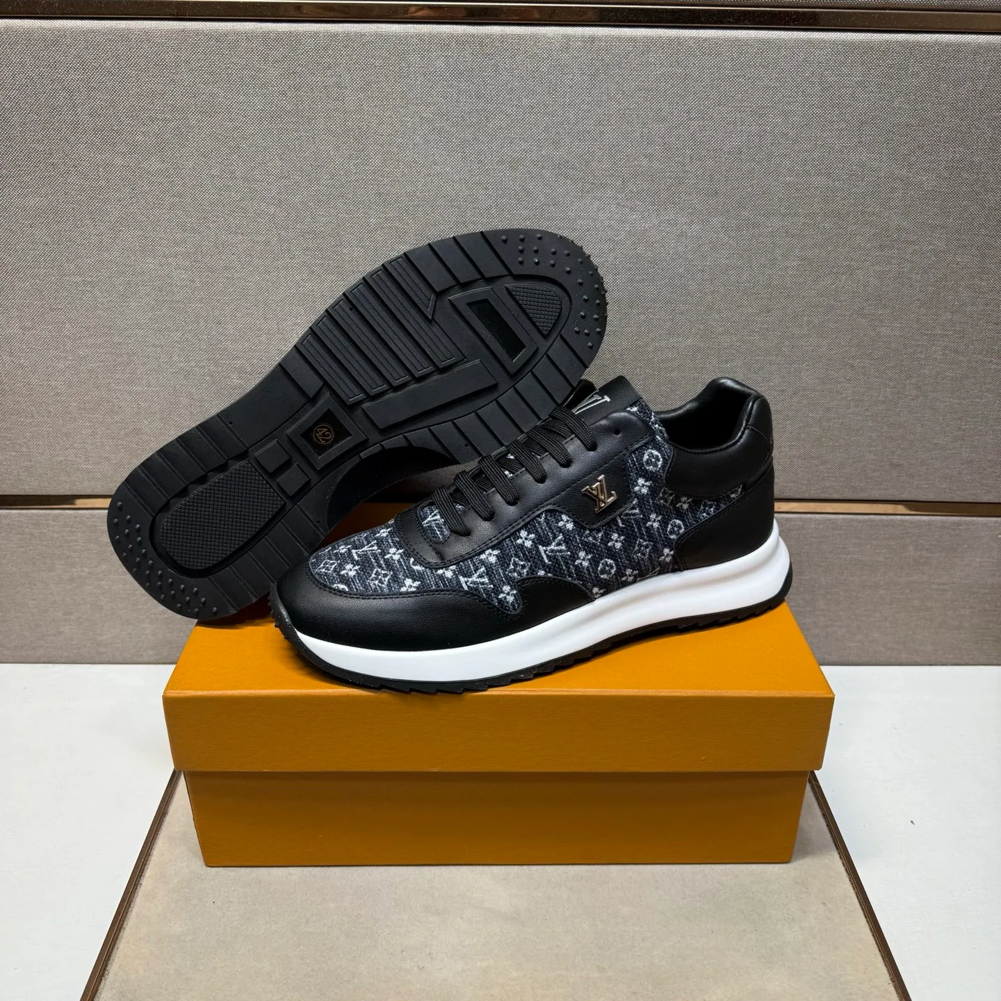⬛️Ex-factory price p442【LV～】men's casual shoes, 2025z cabinet sales simultaneously 🔶Size: 38-44 #️⃣ 🔷3 colors🔜The upper is made of multi-material splicing ➕Genuine leather lining, comfortable and breathable, sole: original comfortable and wear-resistant outsole, ⚠️real thing📱photographed🎬real thing is better📢📢📢